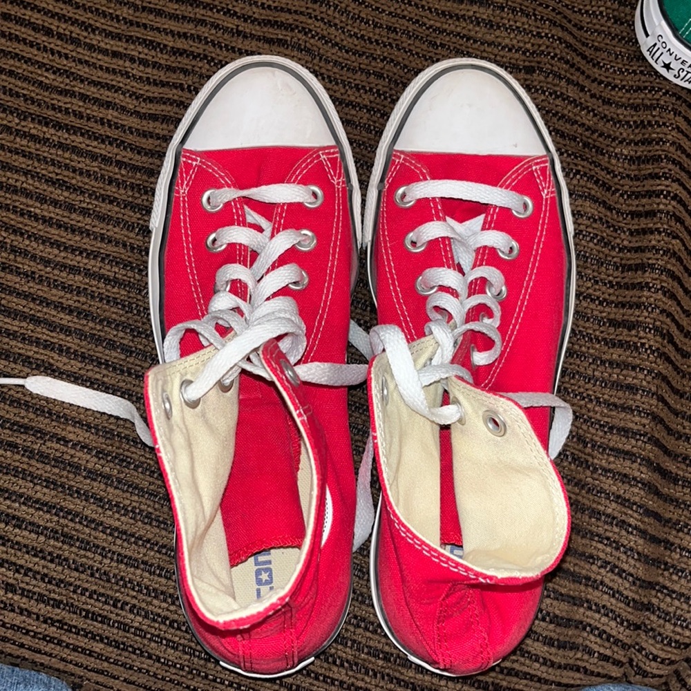 Red high top converse. Men’s 8 women’s 10